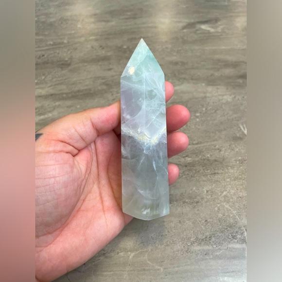 Lavender Yttrium Fluorite Tower Point - Picture 3 of 3